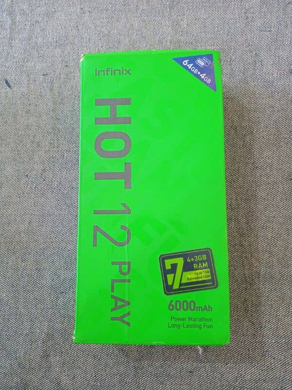 HOT 12 Play 4+1 /64 GB Whit Box 9