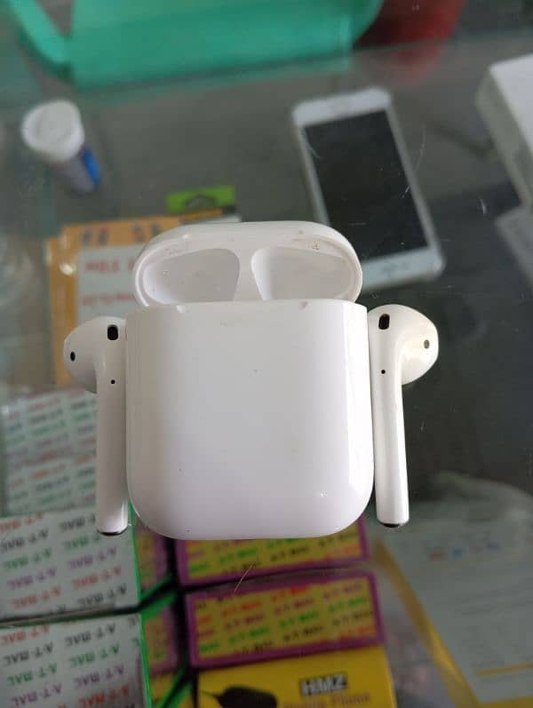 Apple airpods 2nd generation 1