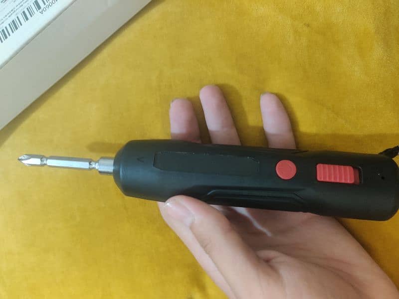 Mini Screw driver machine charging 1