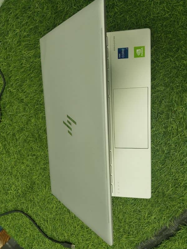 Hp envy 13 . i7 11th genration 16 Ram 512 gb ssd 2 card 2