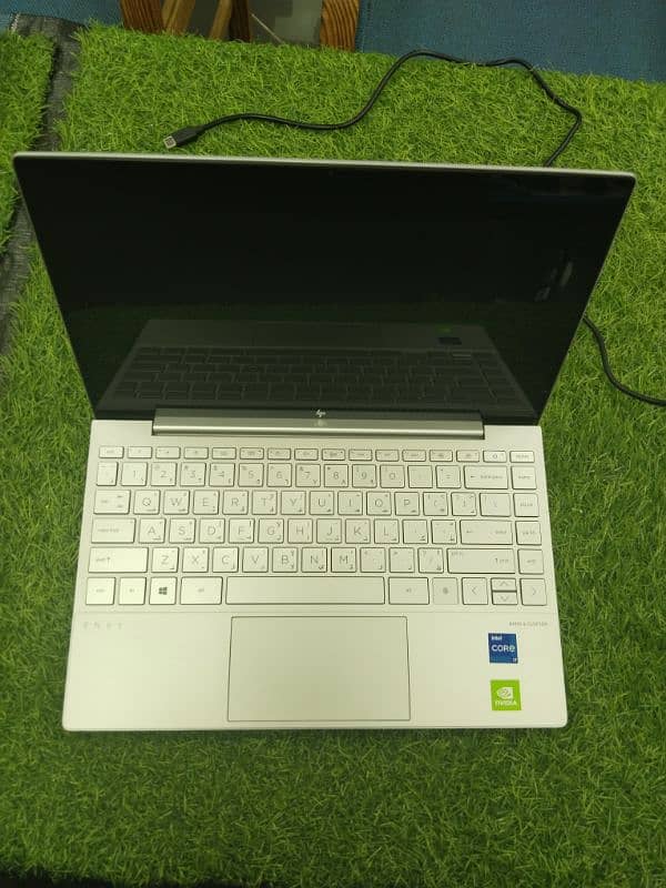 Hp envy 13 . i7 11th genration 16 Ram 512 gb ssd 2 card 4