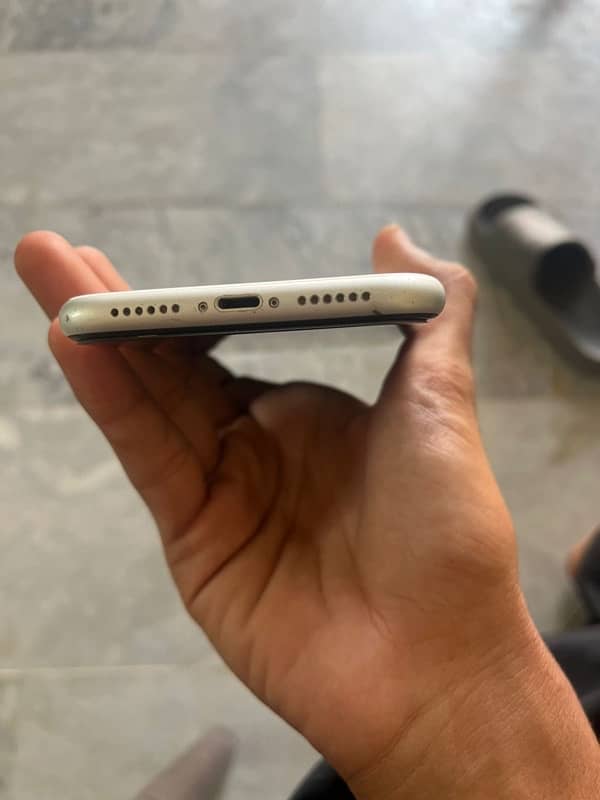 iPhone XR 4