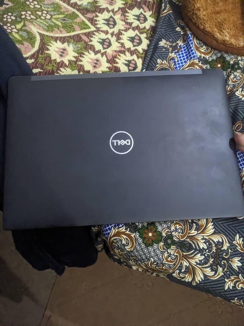 Dell Latitude 7390 1