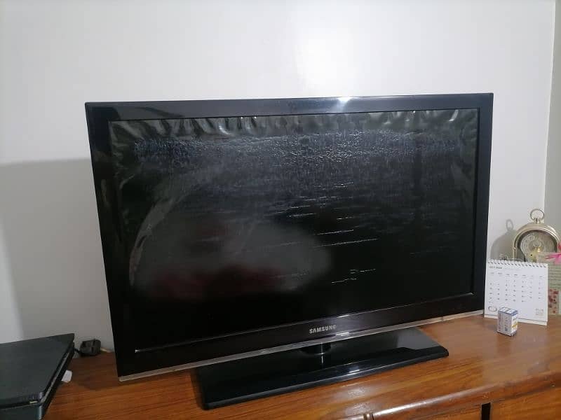 Samsung TV 37 inch 1