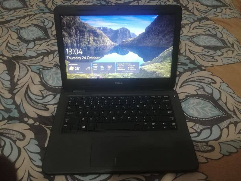 Dell Latitude 3300 0