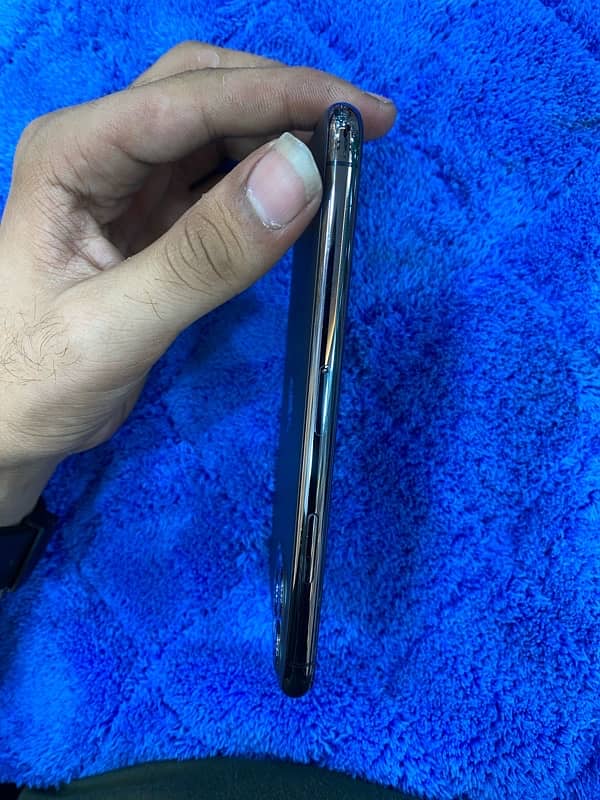 iphone 11pro 256gb battery change panel my lines hain 4