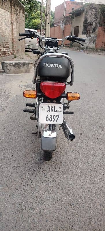 Honda CD 70 2022 5