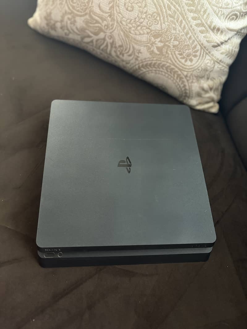 PS4 - Slim Edition 500GB with controller and 1 game 2