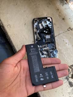 iphone 11 Pro iclouded Battery // 03269969969 whstpp and loacl