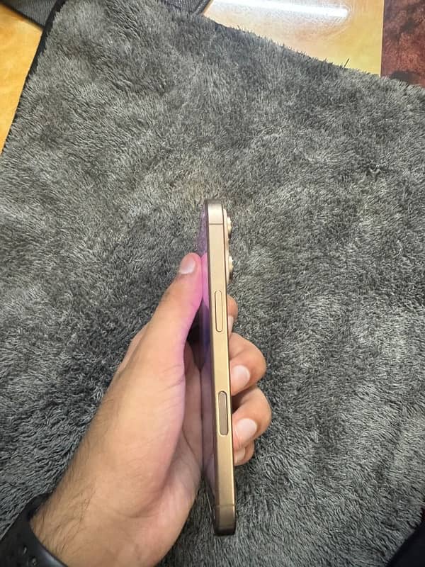 Iphone 16 pro Desert Titanium 256GB 2