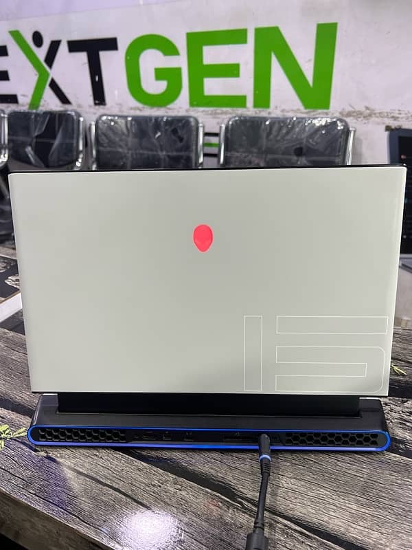 Dell Alienware m15 R4 1