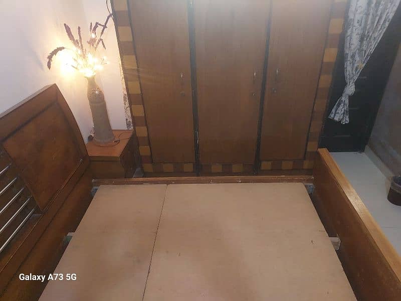 heavy wooden bed set 1