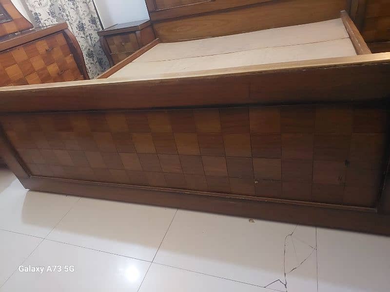 heavy wooden bed set 5