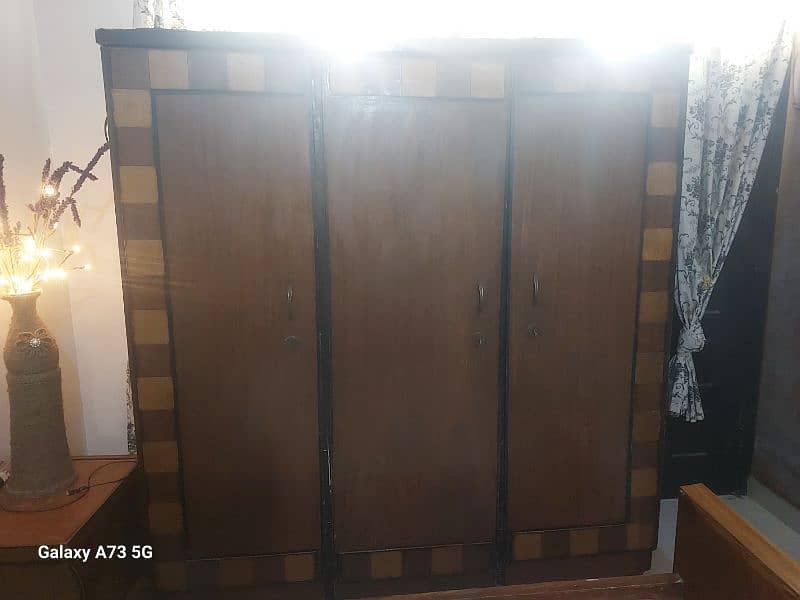 heavy wooden bed set 10