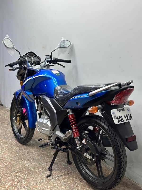 Suzuki GSX-125 / GSXR 125 brand new condition 1