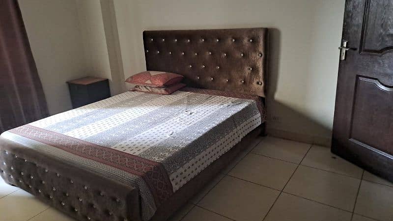 2 beds with side tables & mattress 3