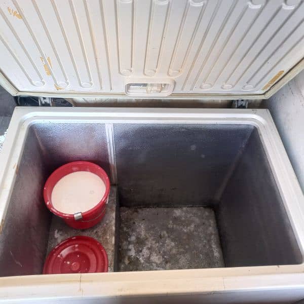 Urgent D freezer For sale 1