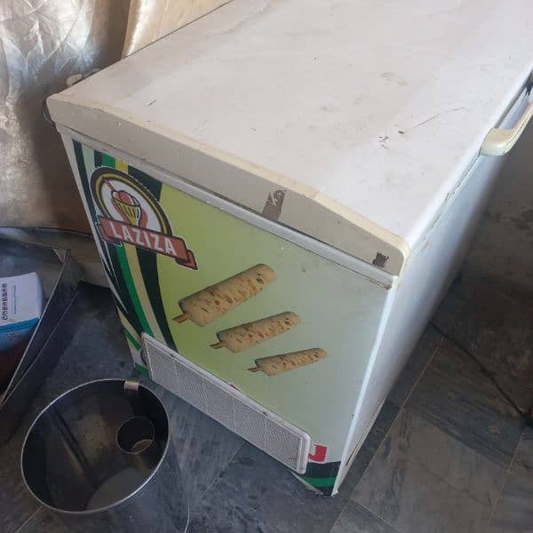 Urgent D freezer For sale 3