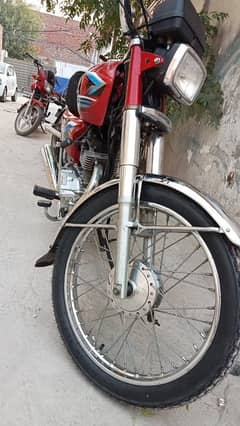 Red color , Honda 125 , condition 10 by 10