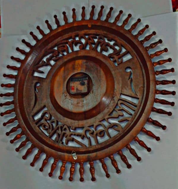 handcrafted pure wooden  wall clock available,price kam bhi ho jayegi 2