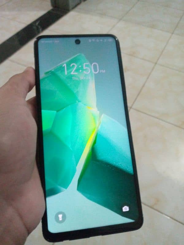 I am selling my Infinix hot 30 8+8/128 2