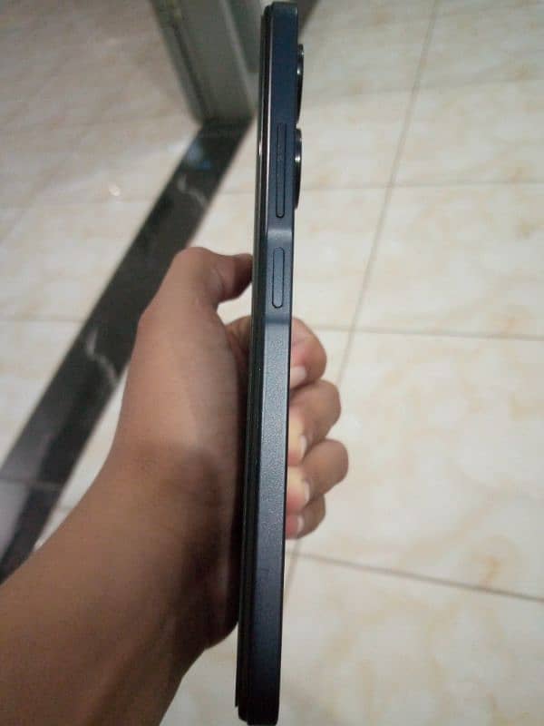 I am selling my Infinix hot 30 8+8/128 4