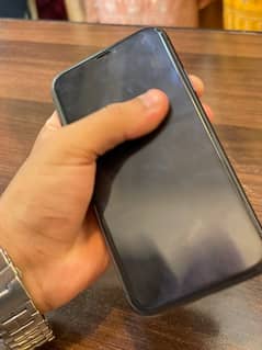 iphone 11 factory unlock. 64gb 100% bettery health Non active