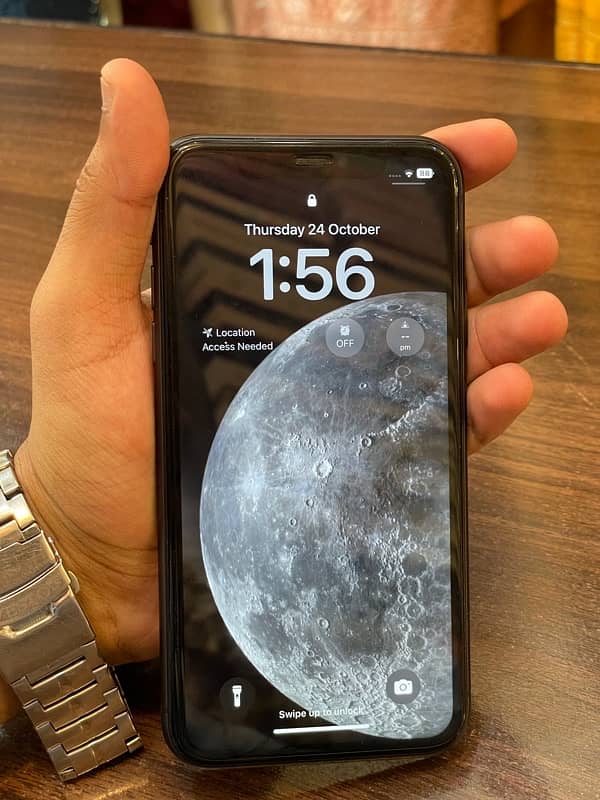 iphone 11 factory unlock. 64gb 100% bettery health Non active 6