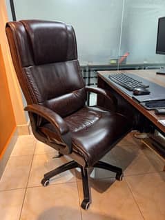 1 Executive Chair (16000)|2 Visitor Chairs (6500 Each)|0303 3333182