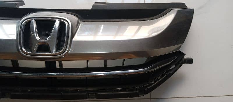 Honda Grace Front Grill 5