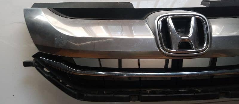 Honda Grace Front Grill 6