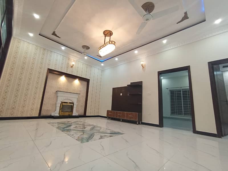 Elite Marketing Offer 10 Marla Modern House in very reasonable price 26