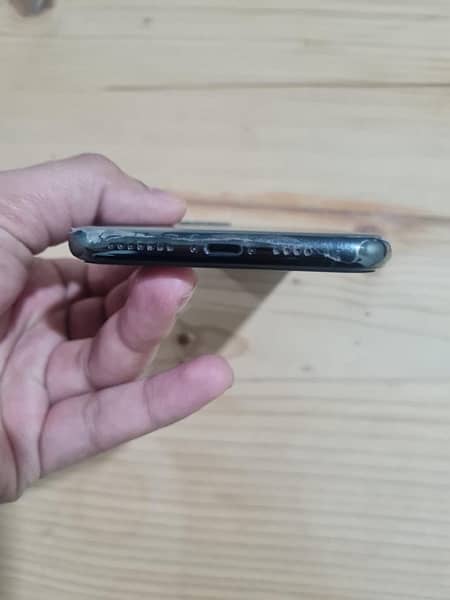 Iphone 11 pro max - 64 gb - Offical PTA Approved 3