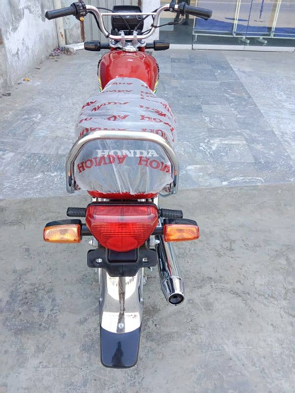 Honda CD 70 2023 Model Brand New 7