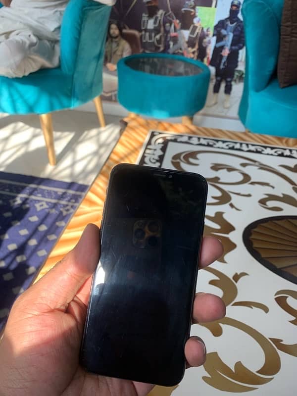 urgent sale iPhone X 64 Gb 3