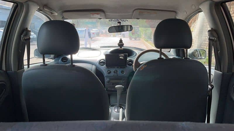 Toyota Vitz 2001 8