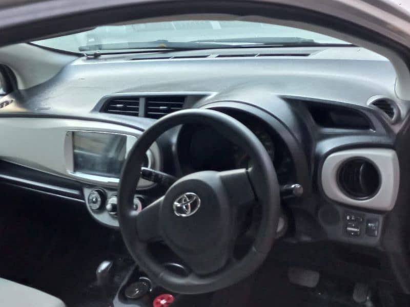 Toyota Vitz 2015 8