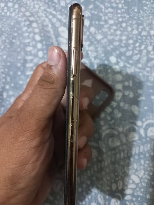 IPhone xs max non pta 64 Gb but zong sim work 1