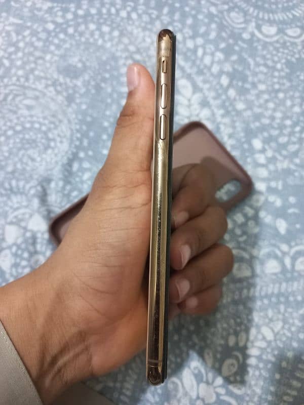 IPhone xs max non pta 64 Gb but zong sim work 2