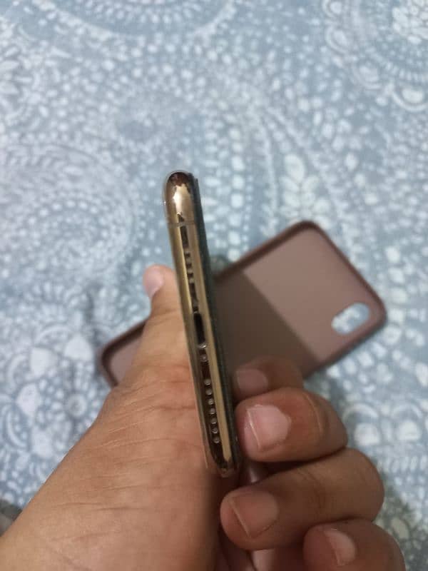 IPhone xs max non pta 64 Gb but zong sim work 3