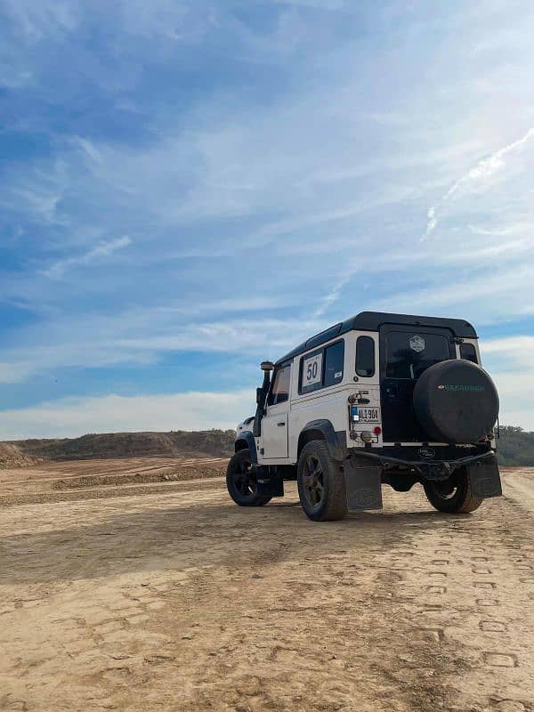 Land Rover Defender 1990 14