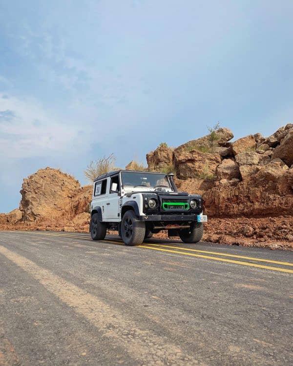 Land Rover Defender 1990 19