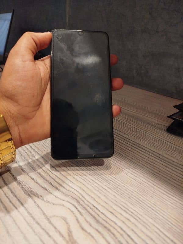 Realme C61 6/128 2