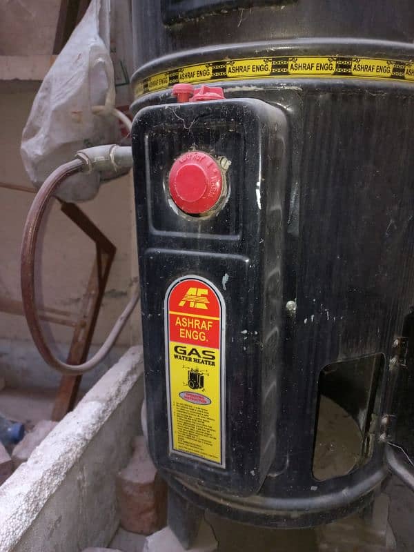 35 Galon Gas and Electric Gyser 2