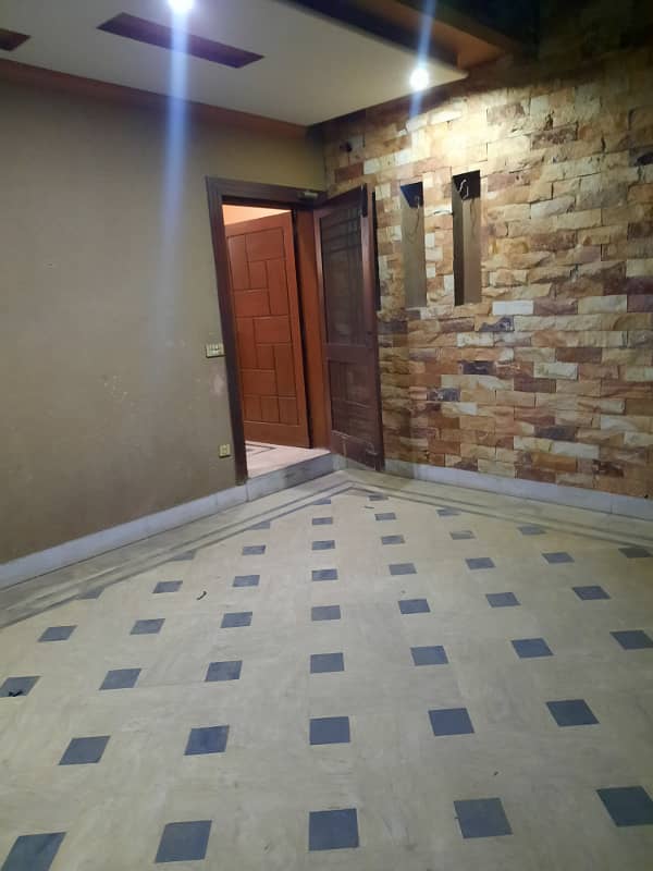 1 KANAL UPPER PORTION FOR RENT IN MILITARY ACCOUNTS COLLEGE ROAD LAHORE 0