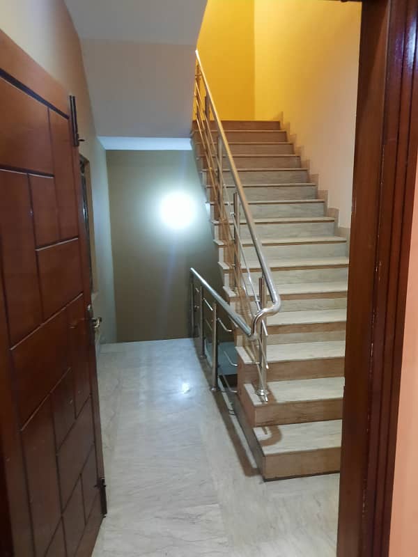 1 KANAL UPPER PORTION FOR RENT IN MILITARY ACCOUNTS COLLEGE ROAD LAHORE 1