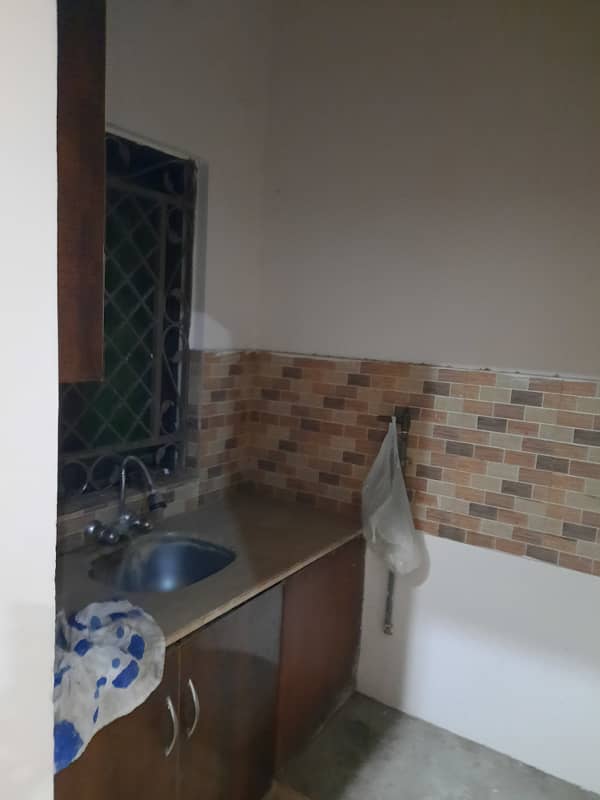 1 KANAL UPPER PORTION FOR RENT IN MILITARY ACCOUNTS COLLEGE ROAD LAHORE 5