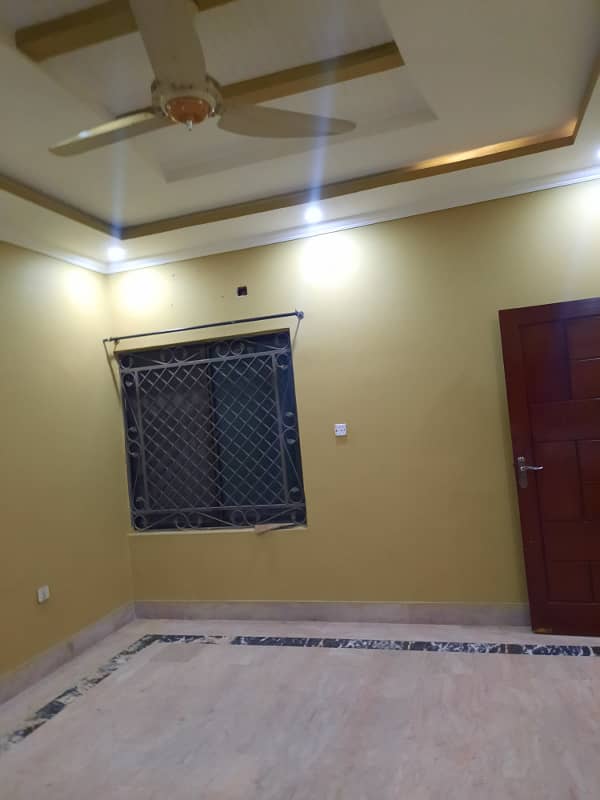 1 KANAL UPPER PORTION FOR RENT IN MILITARY ACCOUNTS COLLEGE ROAD LAHORE 7