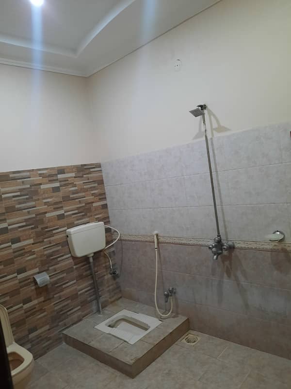 1 KANAL UPPER PORTION FOR RENT IN MILITARY ACCOUNTS COLLEGE ROAD LAHORE 8