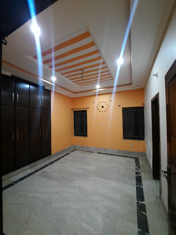 1 KANAL UPPER PORTION FOR RENT IN MILITARY ACCOUNTS COLLEGE ROAD LAHORE 14